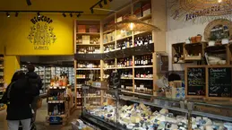 674-biocoop-marseille-la-joliette-magasin-bio-fromage-coupe-service-traditionnel-local.webp