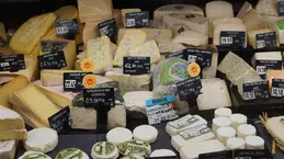 674-biocoop-marseille-la-joliette-magasin-bio-fromage-prix-engage-accessible-coupe-service-traditionnel.webp