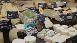 674-biocoop-marseille-la-joliette-magasin-bio-fromage-tome-chevre-vache-laitage-service-traditionnel.webp