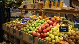 674-biocoop-marseille-la-joliette-magasin-bio-pomme-poire-fruit-legume-saison.webp