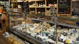 674-biocoop-marseille-la-joliette-magasin-bio-service-traditionnel-fromage-coupe-nouveau-local.webp